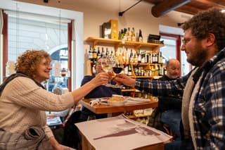 Small-Group Lake Como Local Food Tour with Wine