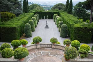 Country Escape Papal Gardens Visit & Aperitivo from Rome by Train