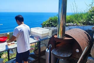 Pizza class overlooking the sea of Amalfi
