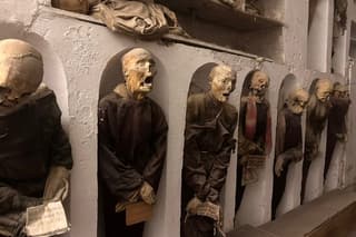 Capuchin Cemetery and Catacombs Tour in Palermo