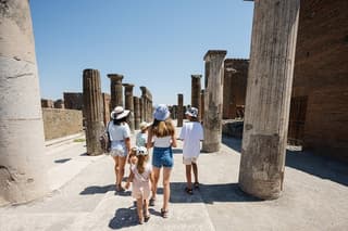 Pompeii Ruins & Sorrento Day Trip with Limoncello from Rome