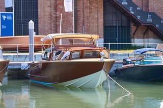Exclusive Boat tour, Murano Burano By Davide, real Local guide