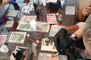 Unique Creations Resin Jewelry Workshop in Milan
