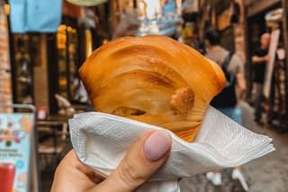 Naples Sfogliatella Tasting in San Gregorio Armeno