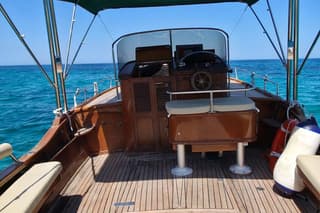 Sorrento Gozzo Boat Tour with Plemmirio Mooring and Aperitif