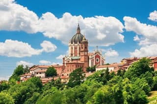 Hello Asti: Private 2-Hour Intro City Walk with Local Guide