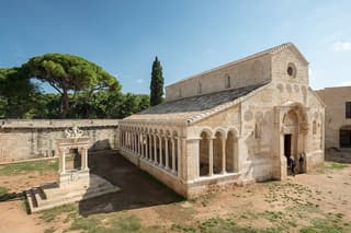 Tour of Medieval Lecce and Abbey of Santa Maria di Cerrate