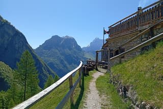 Guided tours with Environmental Hiking Guide