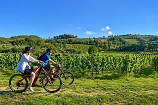 E-Bike Rental in Montepulciano GPS Navigator and Included Routes