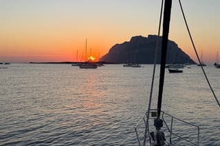 Golfo Aranci Sunset Cruise to Cala Moresca with Aperitivo