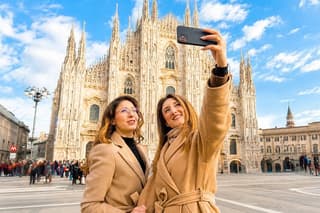 Walking Tour of Milan's Iconic Duomo