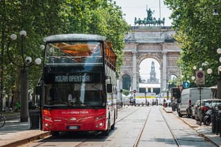 24-Hour "Gray Line" Milan Hop-On Hop-Off Tour with Audio Guide