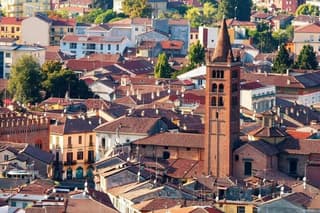Hello Cremona: Private 2-Hour Intro City Walk with Local Guide