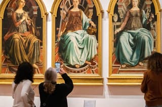 Uffizi Small Group Tour with Optional Vasari Corridor Access