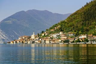 Private Bergamo Monte Isola Franciacorta Wine Tour