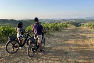 Guided ebike tour in Chianti villages and wine tasting
