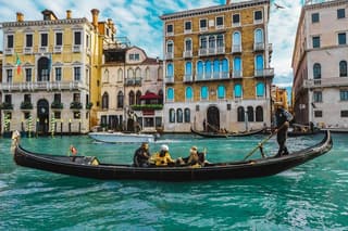 Venice: Private Grand Canal Gondola & Murano Glass Factory Tour