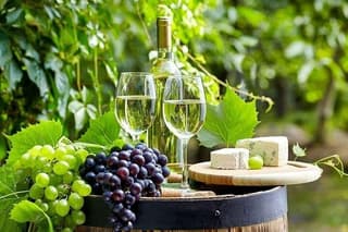 Private Tour of the Amalfi Coast with Lunch at a Local Winery