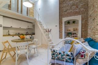 GuestHost - University Loft Apartment