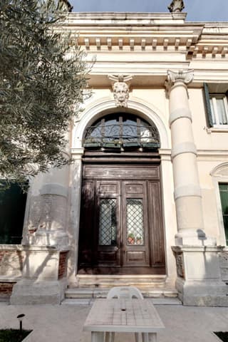 Nobile House