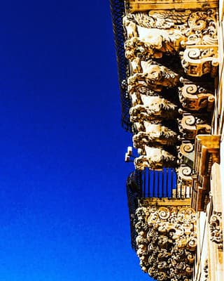 A 50 passi dal Tempio di Apollo