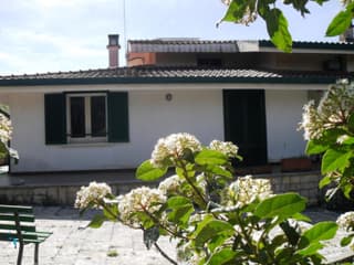 i gù books & rooms