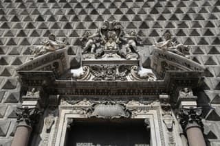 Palazzo Carafa della Spina room and apartment