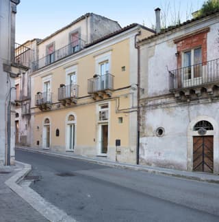Ad Maiora - Design Rooms