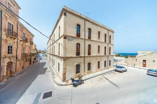 GuestHost - Ortigia Promenade