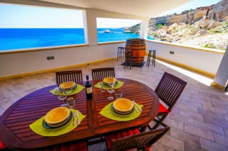 I Tri Scogghi , Villa sul Mare