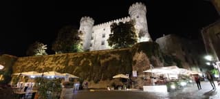LA CASA SOTTO IL CASTELLO