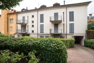 GuestHost - Lake Como Studio with Balcony & Parking!