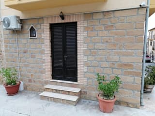 STONE HOUSE e Casa Vacanze Zia Rosina
