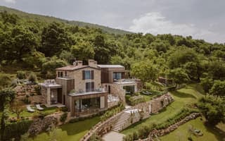 FAVAI HILLS your secret hideaway