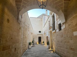 Palazzo de Carlo e il parco dei 7 pozzi