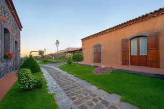 Etna Quota Mille Boutique Hotel, Typical Sicilian Food & Wine
