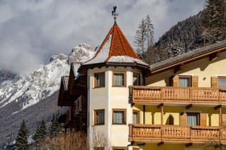 Flos Hotel
